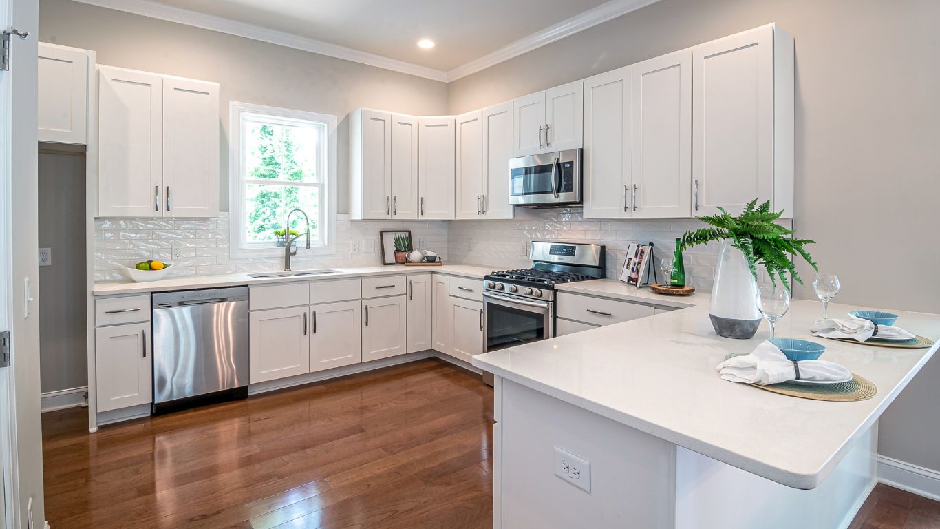 Customized Kitchen Cabinet Des...