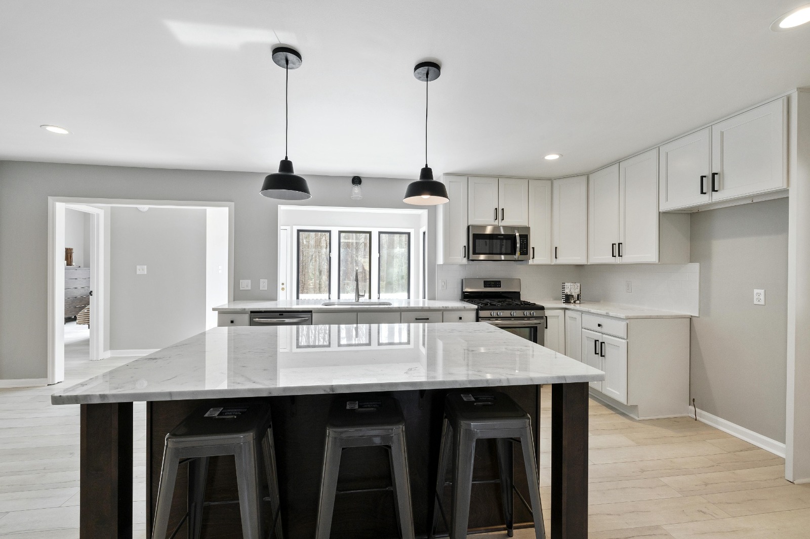 Choosing Between Shaker Style and Modern Custom Kitchen Cabinets